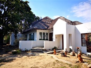 5 Bedroom House in De La Haye