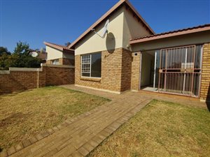 2 Bed Townhouse in Heuwelsig Estate