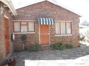3 Bedroom House in Graaff Reinet