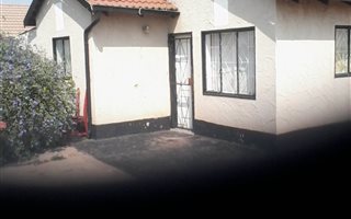 2 Bedroom House in Villa Liza