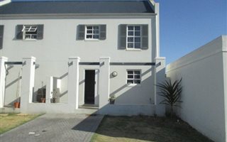 3 Bedroom House in Nuutgevonden