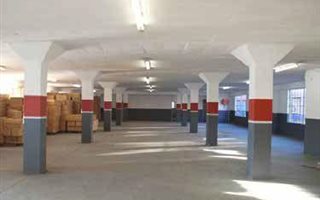 1600 m² Industrial space in Jacobs