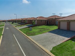 3 Bed House in Olievenhoutbosch