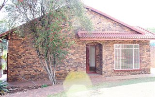 4 Bedroom House in Edenglen
