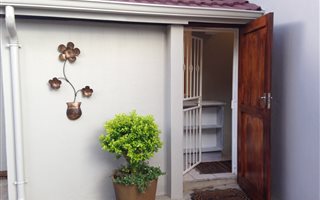 1 Bedroom Garden Cottage in Sharonlea