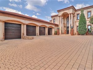 4 Bed House in Olifantsfontein