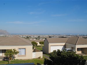 2 Bed Apartment in Somerset West Central