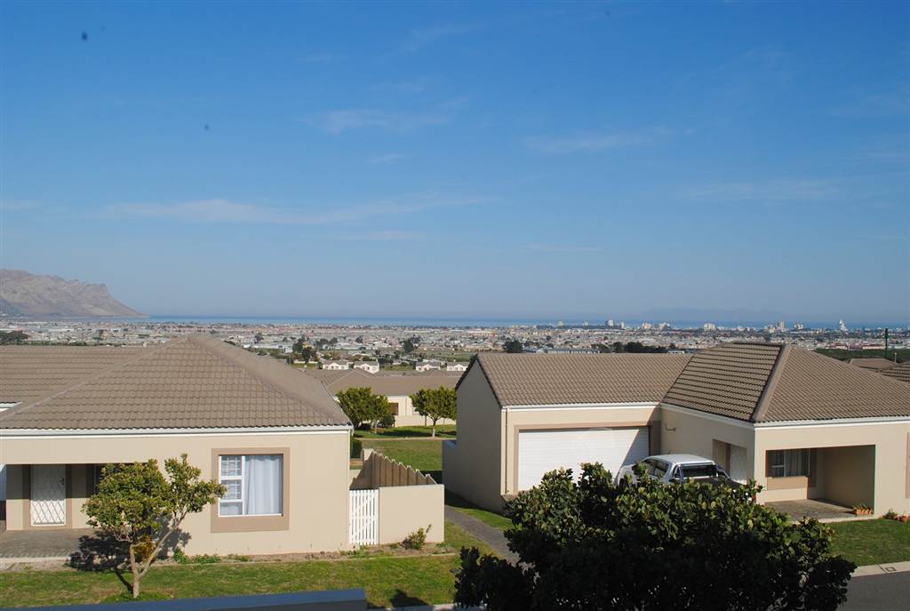 2 Bed Apartment For Sale In Somerset West Central T2397305
