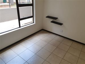 3 Bed Townhouse in Ruimsig