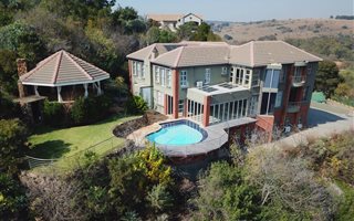 6 Bedroom House in Cornwall Hill
