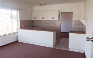 2 Bedroom Garden Cottage in Rowallan Park and surrounds