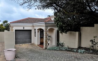 2 Bedroom Townhouse in Van Riebeeckshof