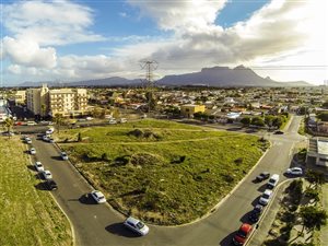 3695 m² Land available in Athlone