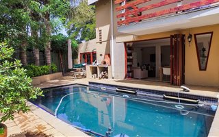 4 Bedroom House in Aston Manor