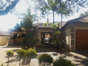 4 Bed House in Waterkloof Glen