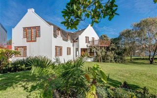 4 Bedroom House in Dormehlsdrift
