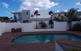4 Bedroom House in Melkbosstrand