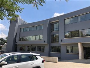 28 m² Commercial space in Parkmore