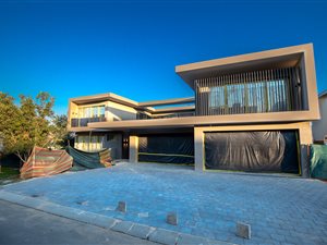 5 Bed House in Steyn City