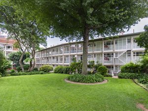 2 Bed Apartment in Riepen Park