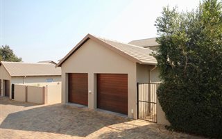 4 Bedroom Townhouse in Eagle Canyon Golf Estate
