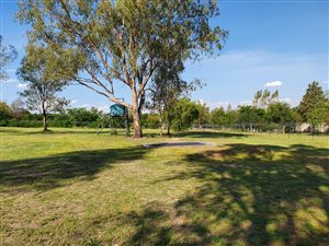 8565 m² Land available in Farmall