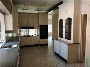 5 Bed House in Lakefield