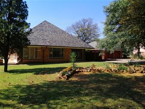 5 Bed House in Lakefield