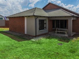 3 Bed House in Rooihuiskraal North