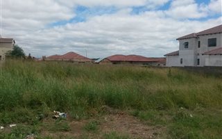 600 m² Land available in Flora Park