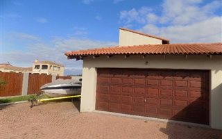 3 Bedroom Townhouse in Santareme