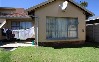 2 Bedroom Simplex in The Hill