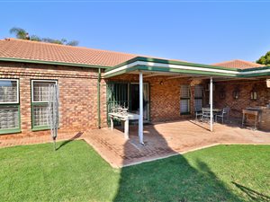 3 Bed Simplex in Die Hoewes