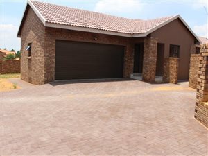3 Bed House in Kameeldrift