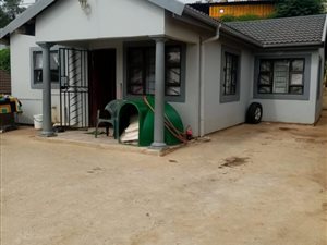 3 Bed House in Lovu