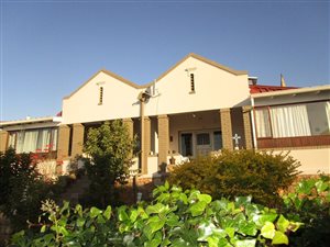 7 Bed House in Mossel Bay Central