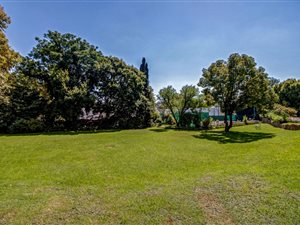 1600 m² Land available in Hurlingham