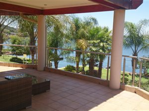 5 Bed House in Bronkhorstbaai