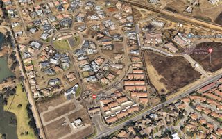 574 m² Land available in Silver Lakes Golf Estate