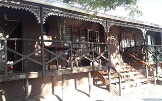 6 Bedroom House in Uitenhage Central