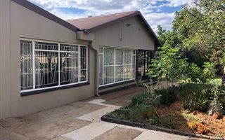 3 Bedroom House in Roosheuwel