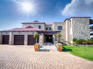 5 Bed House in The Ridge Estate