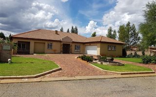 3 Bedroom House in Flamwood