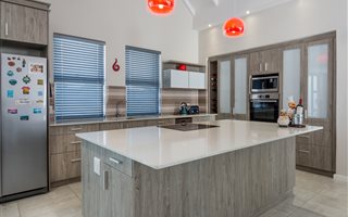 4 Bedroom House in Sitari