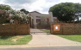 2 Bedroom Townhouse in Highveld Park