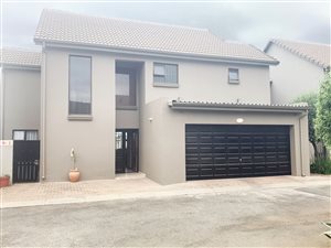 3 Bed Townhouse in Ruimsig