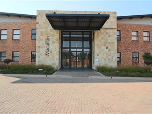472 m² Office Space in Paulshof
