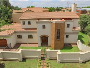 3 Bedroom House in Midstream Estate