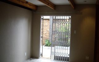 5 Bedroom House in Ashlea Gardens