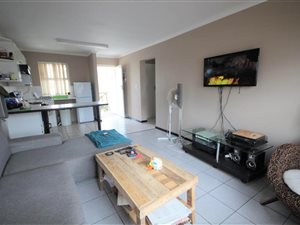2 Bed Apartment in Bergvliet